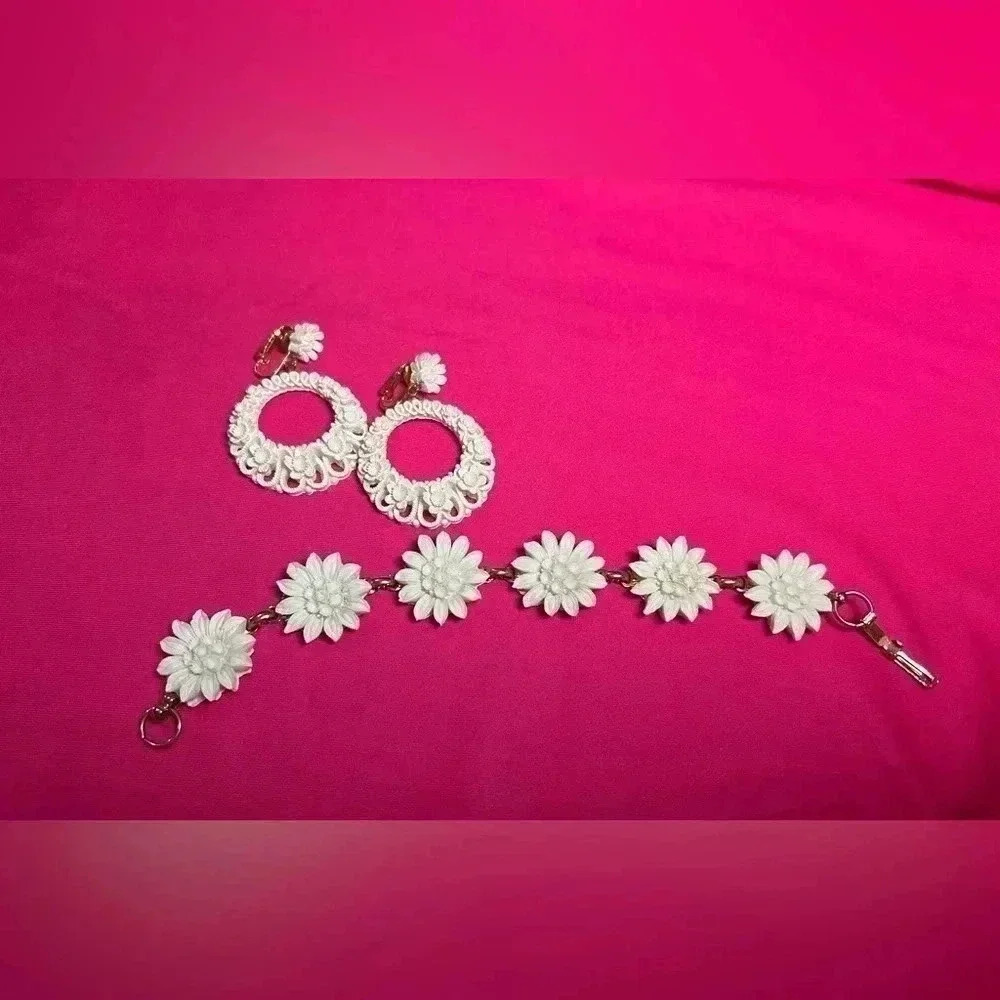 Vintage Boho Bracelet & Clip-on Earring Set-Excellent Condition. - Picture 1 of 9